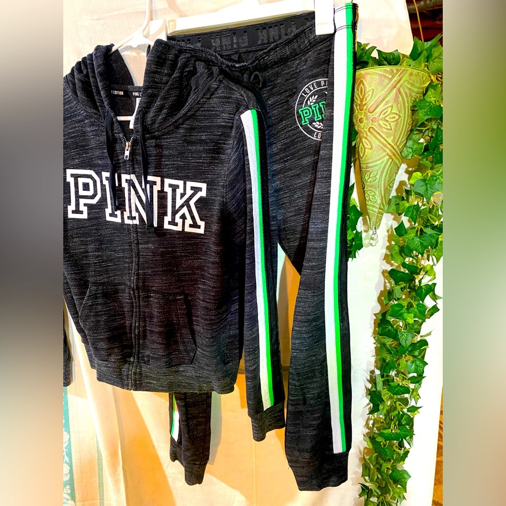 VS PINK SWEAT OUTFIT